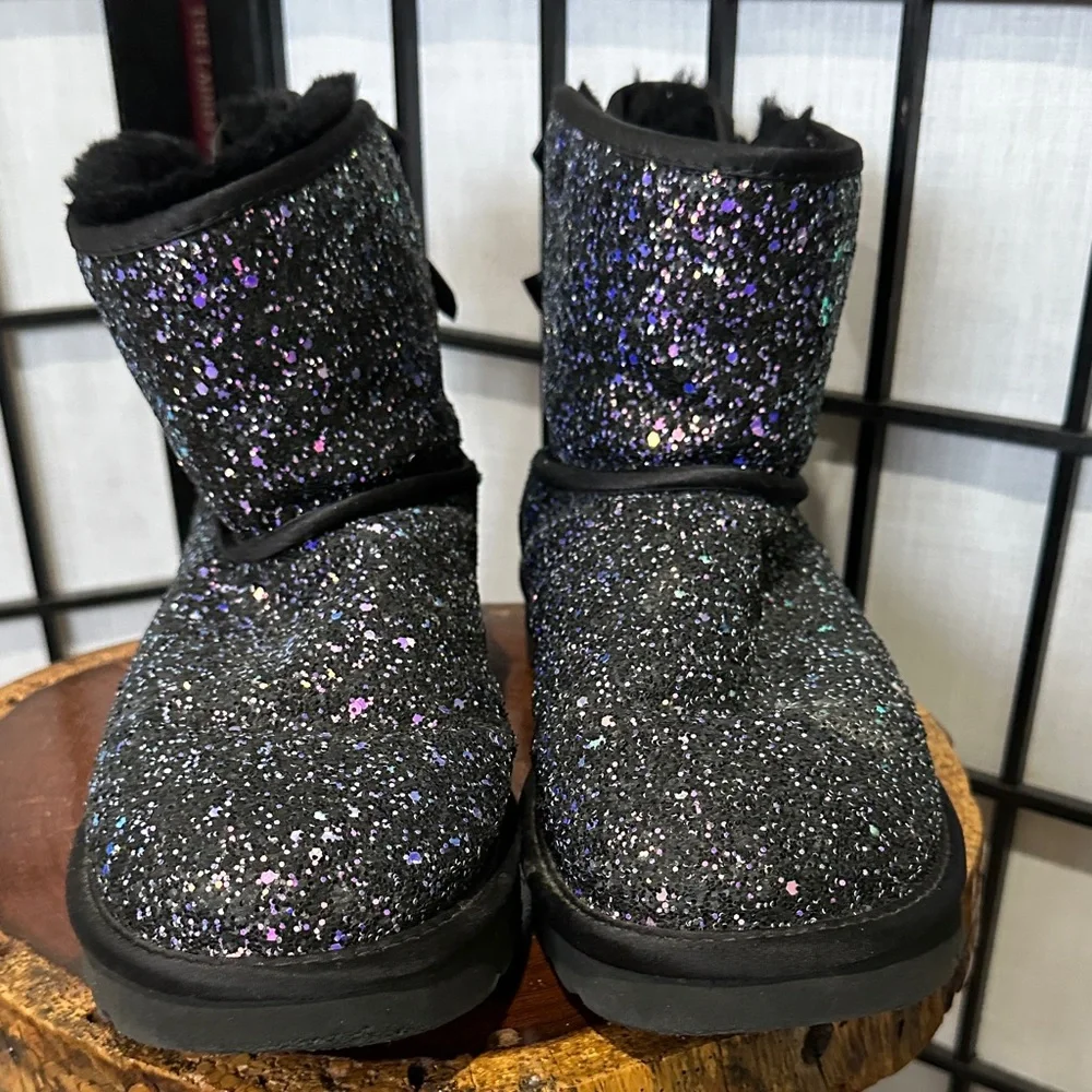 UGG Black Glitter Short Boot Mini Bow  Purple & Silver Sparkle EUC 6